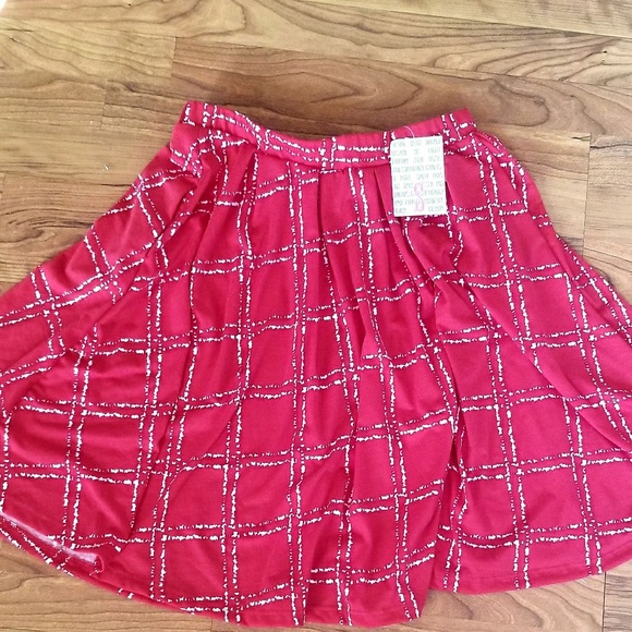Small Lularoe Madison - Picture 1 of 2